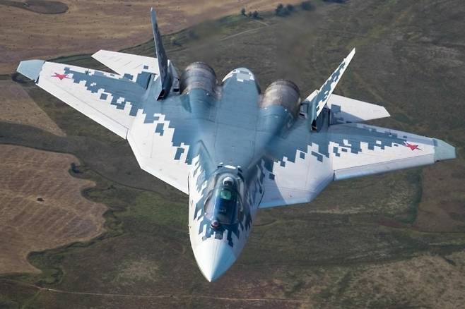 러시아 Su-57 스텔스 전투기. 알제리는 총 12대의 Su-57을 도입하는 첫 아프리카 국가로 지목됐다. 사진=러시아 국방부