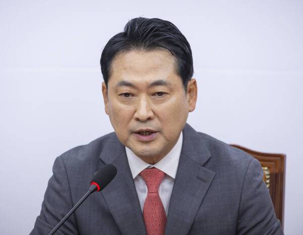 국민의힘 장동혁 대표가 지난 2일 국회에서 추석 연휴를 앞두고 가진 기자간담회에서 발언하는 모습. 연합뉴스