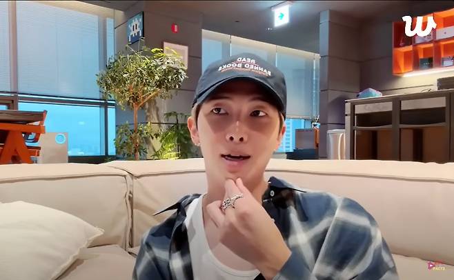 그룹 방탄소년단(BTS) 멤버 RM이 결혼과 출산에 대한 소신을 밝혔다/사진=유튜브 갈무리