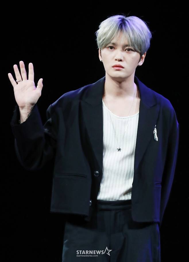 가수 김재중이 19일 오후 서울 마포구 상암동 MBC 사옥에서 진행된 EP 'Beauty in Chaos'(뷰티 인 카오스) 발매기념 기자간담회에 참석해 포즈를 취하고 있다. 이번 앨범은 타이틀곡 'ROCK STAR'(록 스타)를 비롯해 'In Chaos'(인 카오스), 'Miracle'(미라클), 'Last VoW'(라스트 보우), 'Goal In'(골인) 등 총 5곡이 수록됐다. /2025.05.19 /사진=이동훈 photoguy@