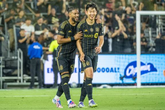 미국 메이저리그사커(MLS) LA FC의 손흥민(오른쪽)과 드니 부앙가. GETTYIMAGES