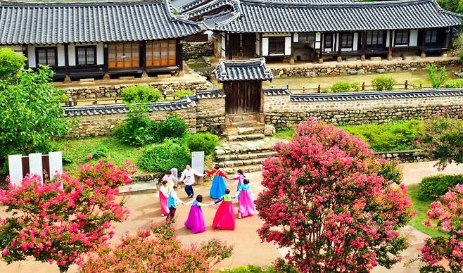 1999년 강강술래를 하는 사람들의 모습. 대전찰칵 제공