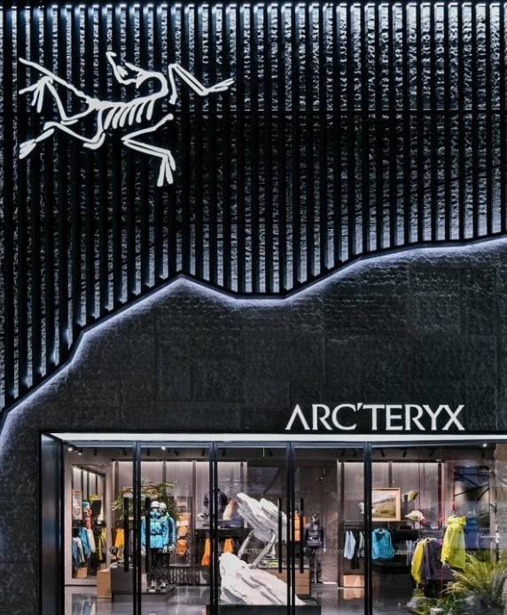 중국 쓰촨성 청두의 아크테릭스 플래그십 매장. 사진=웨이보