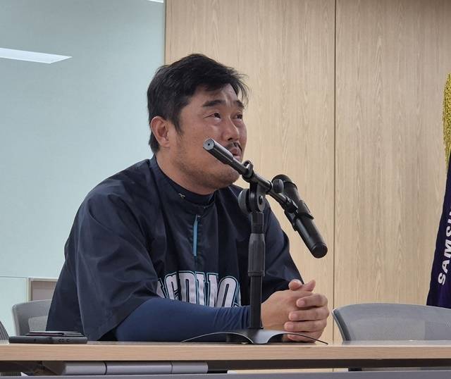 와일드카드 결정전 2차전을 앞두고 눈물을 보인 이호준 감독. 사진=연합뉴스