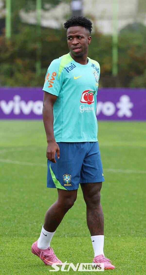 대한민국 축구대표팀과 평가전을 앞둔 브라질 축구대표팀의 비니시우스가 7일 경기 고양시 고양종합운동장 보조경기장에서 훈련을 하고 있다. /사진=뉴시스