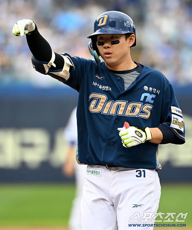 6일 대구 삼성라이온즈파크에서 열린 NC와 삼성의 와일드카드 1차전, 1회초 NC 최원준이 안타를 치고 있다. 대구=허상욱 기자wook@sportschosun.com/2025.10.06/