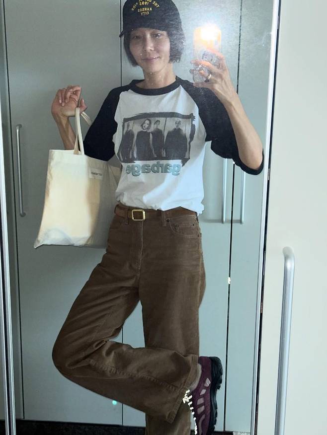 캐주얼과 시크 모두를 연출한 김나영. 인스타그램@nayoungkeem