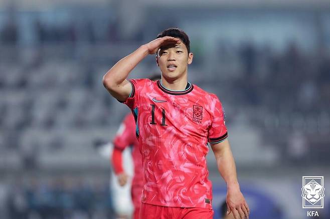 ▲ 한국 대표팀의 홍명보 감독은 지난달 진행한 미국, 멕시코와 9월 A매치 2연전 명단에서 황희찬을 제외하는 파격적인 선택을 내렸다. 부진에 빠져 있어도 대표팀 내 공헌도나 이름값이 높아 꾸준히 명단에 이름을 올렸던 황희찬이었기에 당시 명단 제외는 꽤 충격적이었다. ⓒ대한축구협회