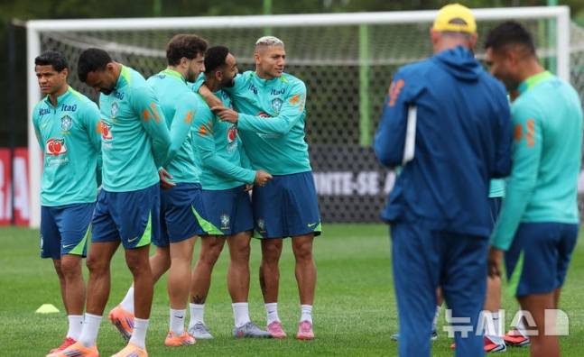 대한민국 축구대표팀과 평가전을 앞둔 브라질 축구대표팀의 히샤를리송 등 선수들이 7일 경기 고양시 고양종합운동장 보조경기장에서 훈련에 참여하고 있다. /사진=뉴시스