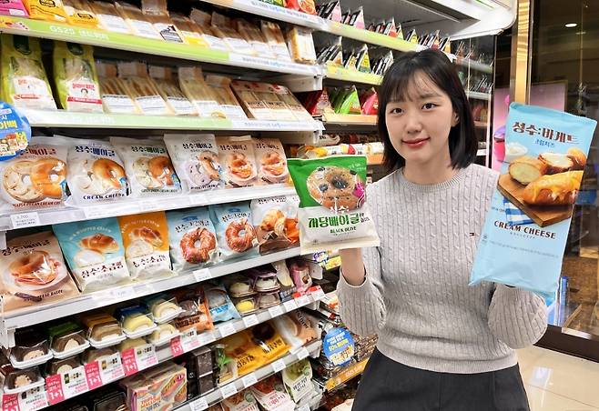 GS25는 지난해 3월 자체브랜드 빵 ‘성수’를 선보였다. GS25 제공