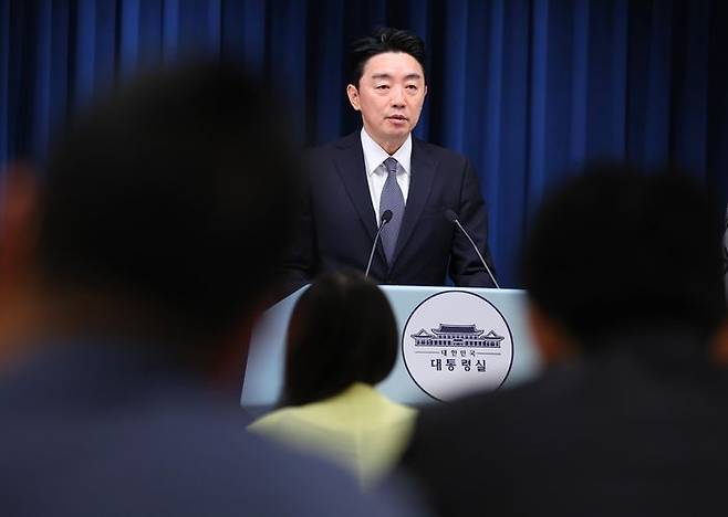 강훈식 대통령 비서실장이 지난 19일 용산 대통령실에서 청년의 날을 맞아 진행했던 청년 주간 행사 관련 브리핑을 하고 있다. ⓒ뉴시스