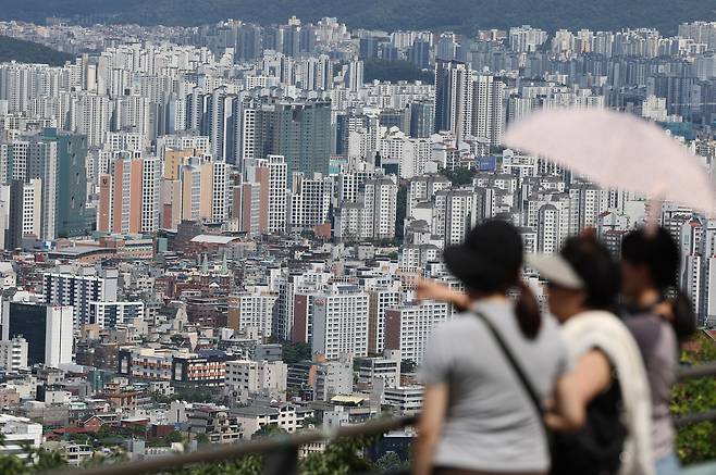서울 성동구·마포구·광진구 등 한강벨트 주요 지역의 아파트값이 연일 신고가를 경신하며 수도권 집값 상승을 주도하고 있다. 연합뉴스