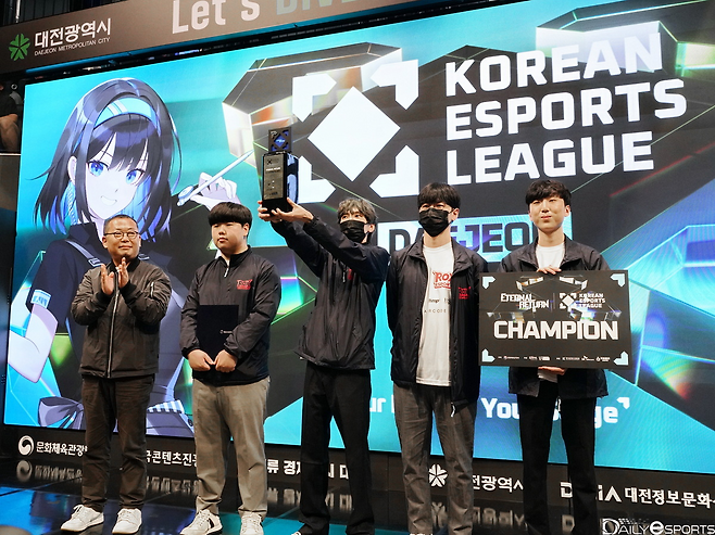 성남 락스가 KEL '이터널 리턴' 종목 우승을 차지했다.