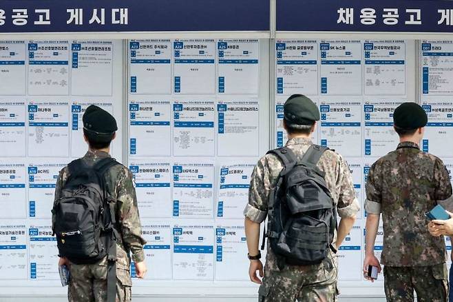 육군사관학교(육사) 생도 3분의 1이 장교 임관을 포기한 것으로 나타났다. 퇴교 사유로는 진로 변경(65명·80.2%)이 가장 많았다. 아시아경제DB.