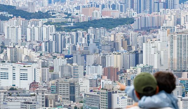 서울 남산에서 바라본 시내 아파트 단지 모습. 사진=뉴스1