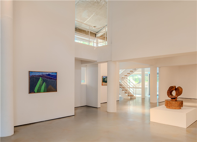 엄미술관 개관 10주년 기념 전시 '근대미술 7인전-침묵하는 美的 영혼들' 전경. 사진=엄미술관