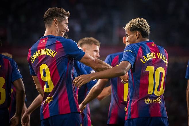 로베르트 레반도프스키와 라민 야말 등 FC바르셀로나 선수들. 사진출처|FC바르셀로나 페이스북