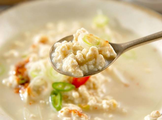 순두부는 열량이 낮고 수분이 많다. 일반 두부에 비해서도 열량이 낮아 다이어트 음식으로 좋다. 사진=게티이미지뱅크