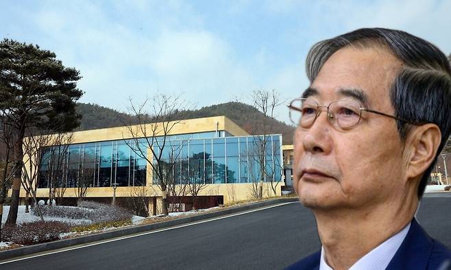 세종시 국무총리 공관과 한덕수 전 총리. 연합뉴스, 사진공동취재단