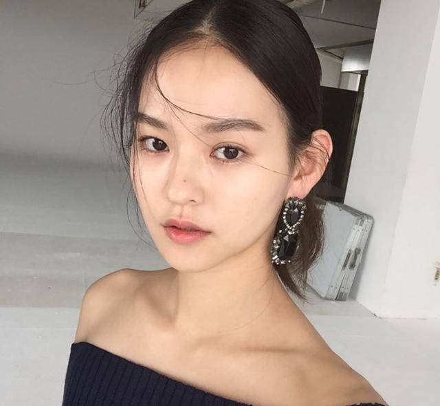 배우 김윤혜가 비연예인 연인과 화촉을 밝힌다. 김윤혜 SNS