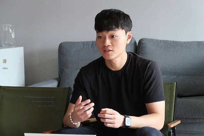 산불 조기 감지 시스템에 대해 설명하는 조용준 대표 / 출처=IT동아