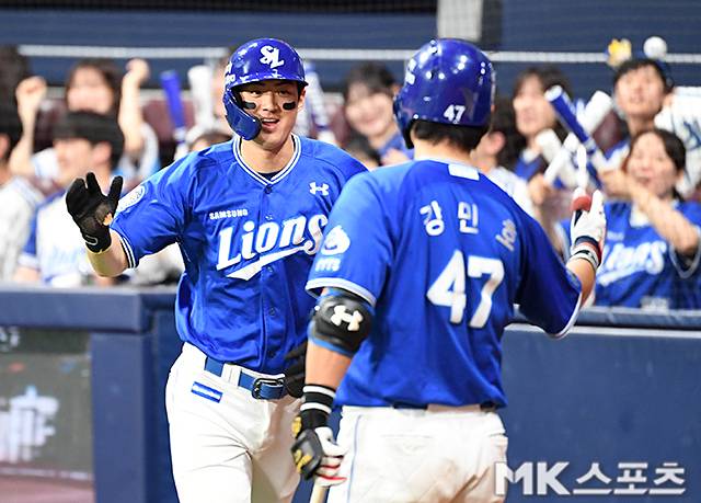 구자욱과 강민호. 사진=천정환 기자