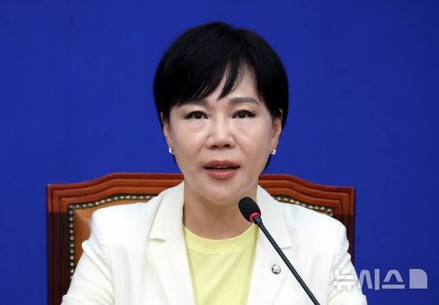 전현희 더불어민주당 수석최고위원이 지난 9일 서울 여의도 국회에서 현안 기자간담회를 하고 있다. 뉴시스 제공