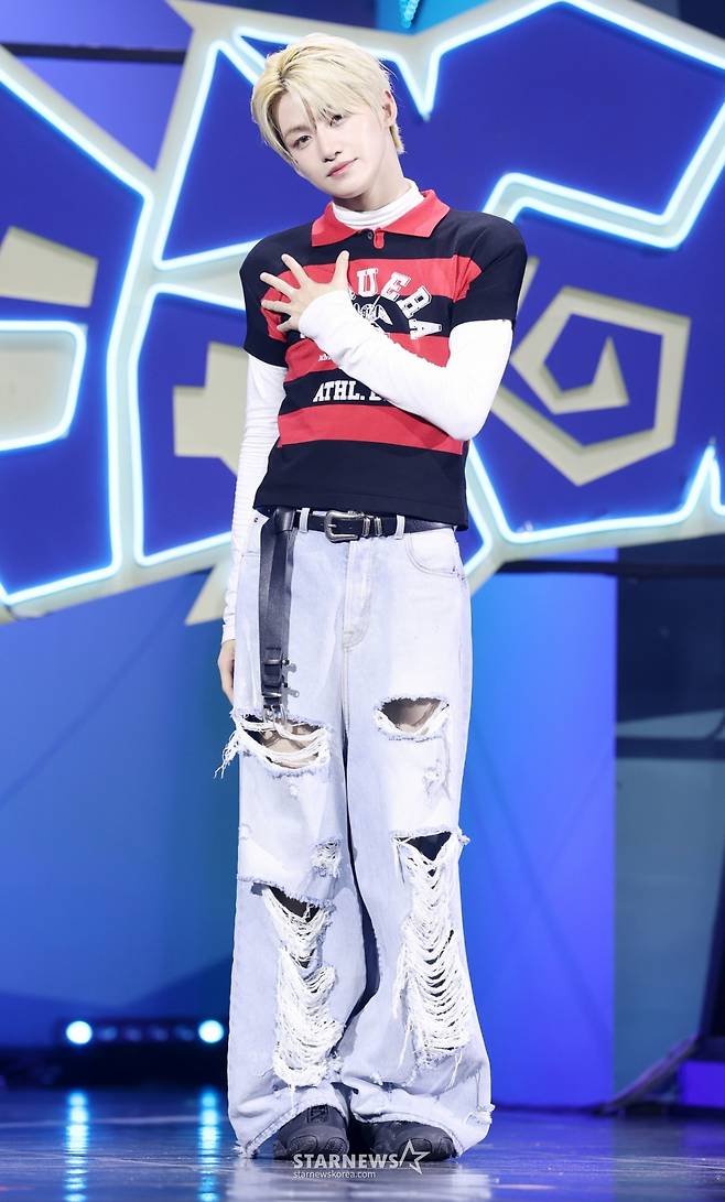 그룹 투어스 지훈이 13일 서울 광진구 예스24라이브홀에서 열린 네 번째 미니앨범 'play hard' 발매 쇼케이스에서 포즈를 취하고 있다. /2025.10.13 /사진=김휘선 hwijpg@