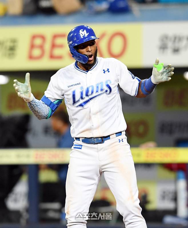삼성 디아즈가 14일 대구삼성라이온즈파크에서 열린 2025 KBO 준플레이오프 4차전 SSG와 경기에서 8회말 우월 투런포를 때린 후 포효하고 있다. 대구 | 박진업 기자 upandup@sportsseoul.com