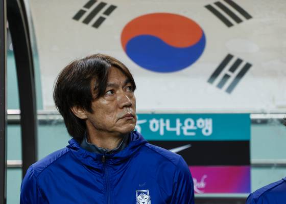 14일 서울 마포구 서울월드컵경기장에서 열린 한국과 파라과이 축구 대표팀의 친선경기 시작전 홍명보 감독. 김정훈 기자.