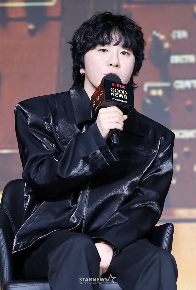 변성현 감독이 14일 서울 종로구 JW 메리어트 동대문 스퀘어에서 진행된 넷플릭스 영화 '굿뉴스' 제작보고회에 참석해 인사말을 하고 있다. /2025.10.14 /사진=김휘선 hwijpg@