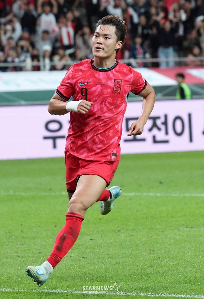 한국 축구 국가대표팀이 14일 서울월드컵경기장에서 파라과이 대표팀과 친선경기를 벌였다. 오현규가 두 번째 골을 터뜨린 후 세리머니를 하고 있다. /사진=김진경 대기자