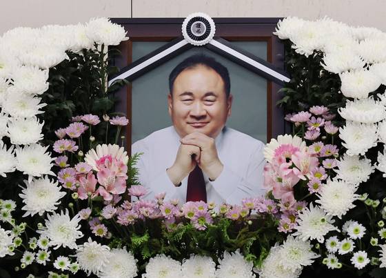 5선 국회의원을 지낸 이상민 국민의힘 대전시당위원장이 15일 별세했다. 을지대병원 장례식장에 이상민 위원장의 빈소가 마련돼 있다. 뉴스1