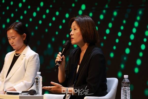 ▲ 지난달 4일 미디어오늘 주최로 열린 '미디어의 미래 컨퍼런스 2025'의 '새 정부의 미디어정책 & 정부에 바란다' 세션에서 대담 중인 정은령 교수. 사진=김용욱 기자.