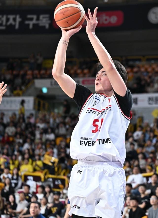 한승희는 타마요, 마레이가 버틴 LG 골밑에서 최고의 활약을 펼쳤다. 사진=KBL 제공