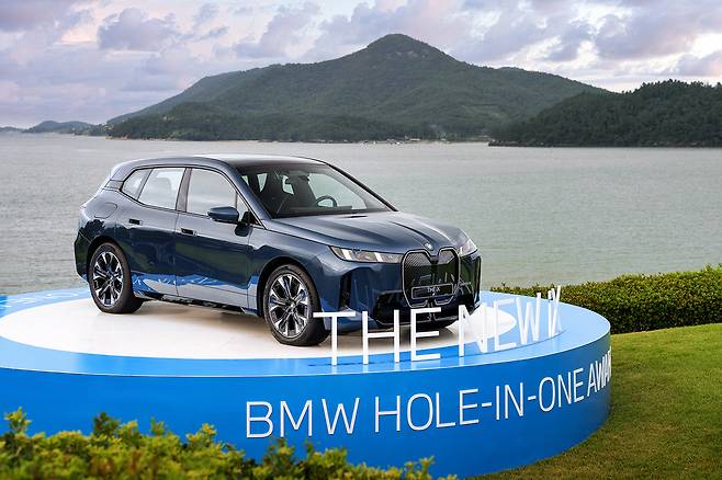 BMW 레이디스 챔피언십 2025, 15번홀 전시 iX