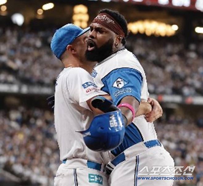 니혼햄의 중심타자 레이예스는 이번 가을 가장 뜨거운 타자다. 포스트시즌 3경기에서 홈런 1개를 포함해 7안타를 때렸다. 사진캡처=니혼햄 파이터스 SNS