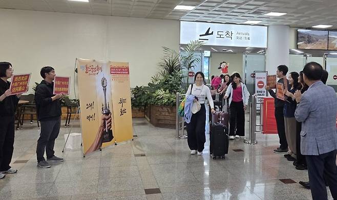 울산공항을 통해 입국하는 중국 광저우 시민들. 울산시 제공