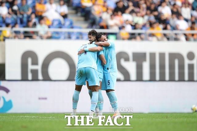 '탈꼴찌'를 위해 매 경기 총력전을 전개하고 있는 대구 선수들./K리그