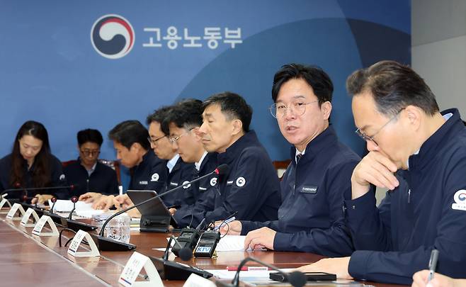 지난달 30일 김영훈 고용노동부 장관은 정부세종청사에서 산재 사망사고 감축을 위한 지방관서장 회의를 개최했다.