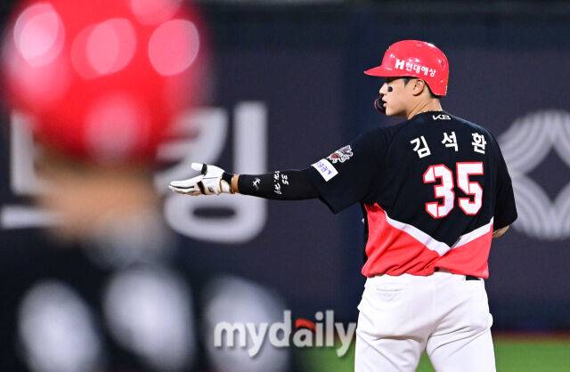 2025년 8월 29일 오후 경기도 수원KT위즈파크에서 열린 '2025 신한 SOL뱅크 KBO 리그' KIA 타이거즈와 KT 위즈의 경기. KIA 김석환이 5회초 무사 1루서 2루타를 친 뒤 기뻐하고 있다./마이데일리