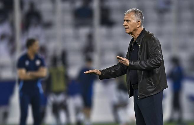 (251009) -- DOHA, Oct. 9, 2025 (Xinhua) -- Carlos Queiroz, head coach of Oman, reacts during the FIFA World Cup 2026 AFC Asian Qualifiers group A playoffs match between Qatar and Oman in Doha, Qatar, Oct. 8, 2025. (Photo by Nikku/Xinhua)<저작권자(c) 연합뉴스, 무단 전재-재배포, AI 학습 및 활용 금지>