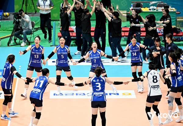 새 시즌 V-리그 여자부 우승후보로 떠오른 IBK기업은행. ⓒKOVO