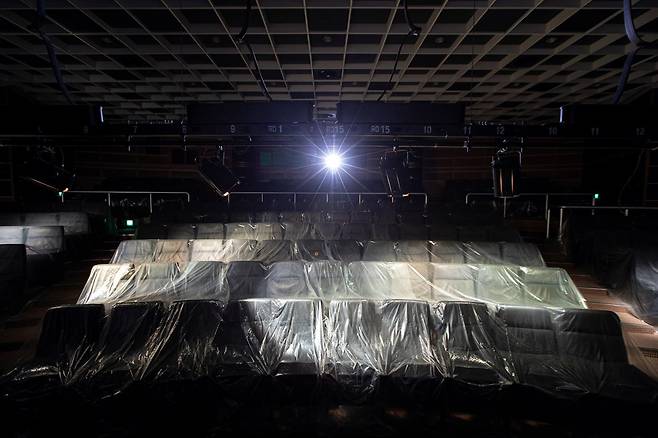 《아드리안 비야르 로하스 적군의 언어》 설치 전경. 사진 남서원. 제공 아트선재센터. ⓒ 2025. Art Sonje Center all rights reserved.