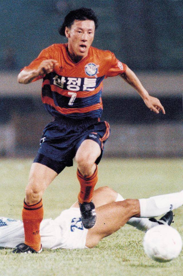 선수 시절 신태용. 한국일보 자료사진