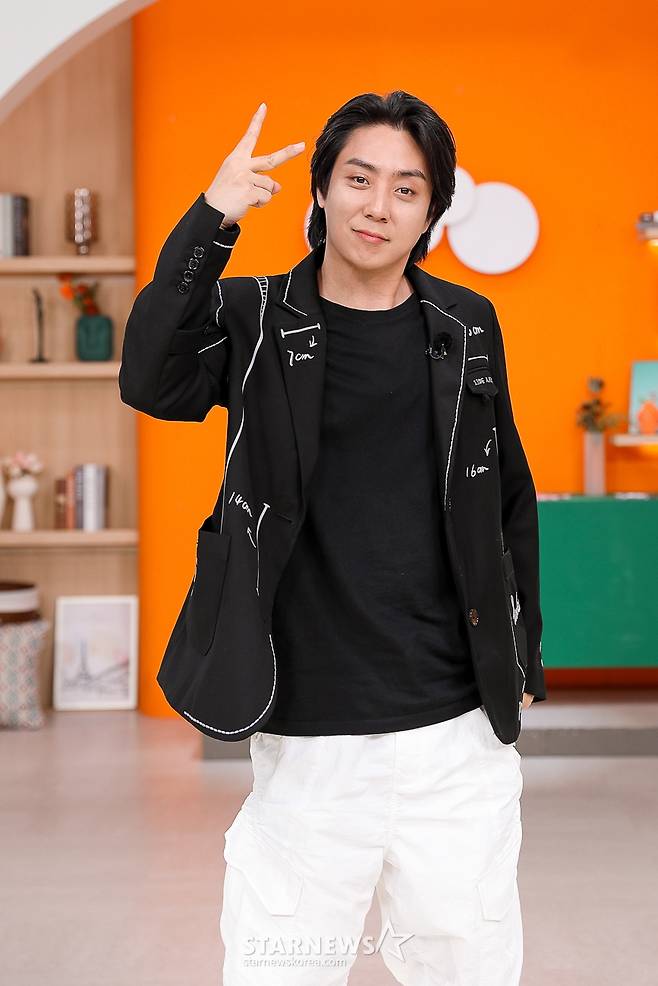 은지원이 9일 오후 온라인으로 진행된 MBN 예능 프로그램 '돌싱글즈5' 제작발표회에 참석해 포즈를 취하고 있다. /사진제공=MBN 2024.05.09 /사진=이동훈