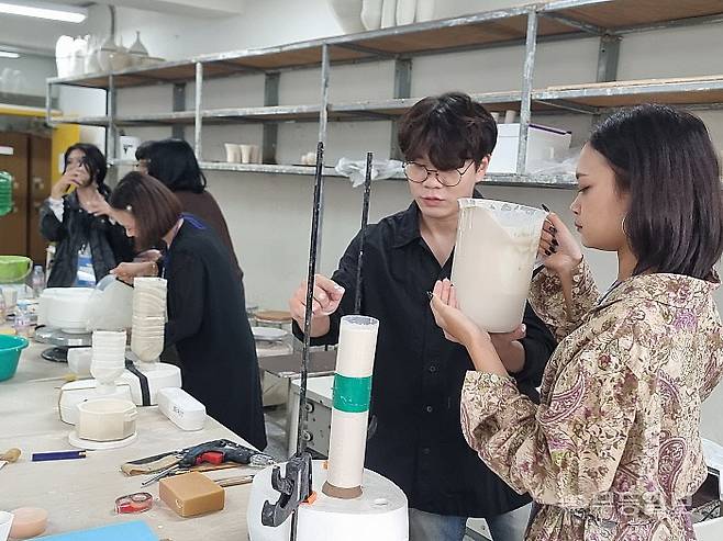 지난 15일 조선대학교학교에서 진행된 태국 청년 예술가 문화상품 개발 2차 역량강화 워크숍