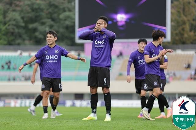 FC안양 선수단. /사진=한국프로축구연맹 제공