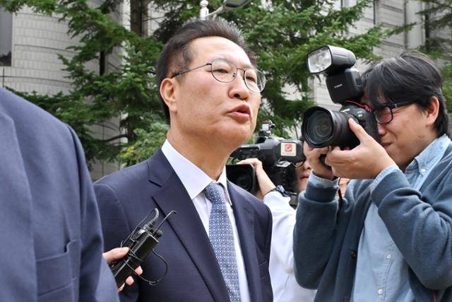 박성재 전 법무부 장관이 14일 서울 서초구 서울중앙지법에서 열린 구속 전 피의자 심문(영장실질심사)을 마친 뒤 호송차로 향하고 있다. 민경석 기자