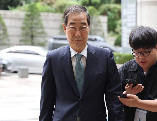 내란 우두머리 방조 등 혐의를 받는 한덕수 전 국무총리가 10월13일 서울 서초구 서울중앙지방법원에 출석했다. ⓒ연합뉴스